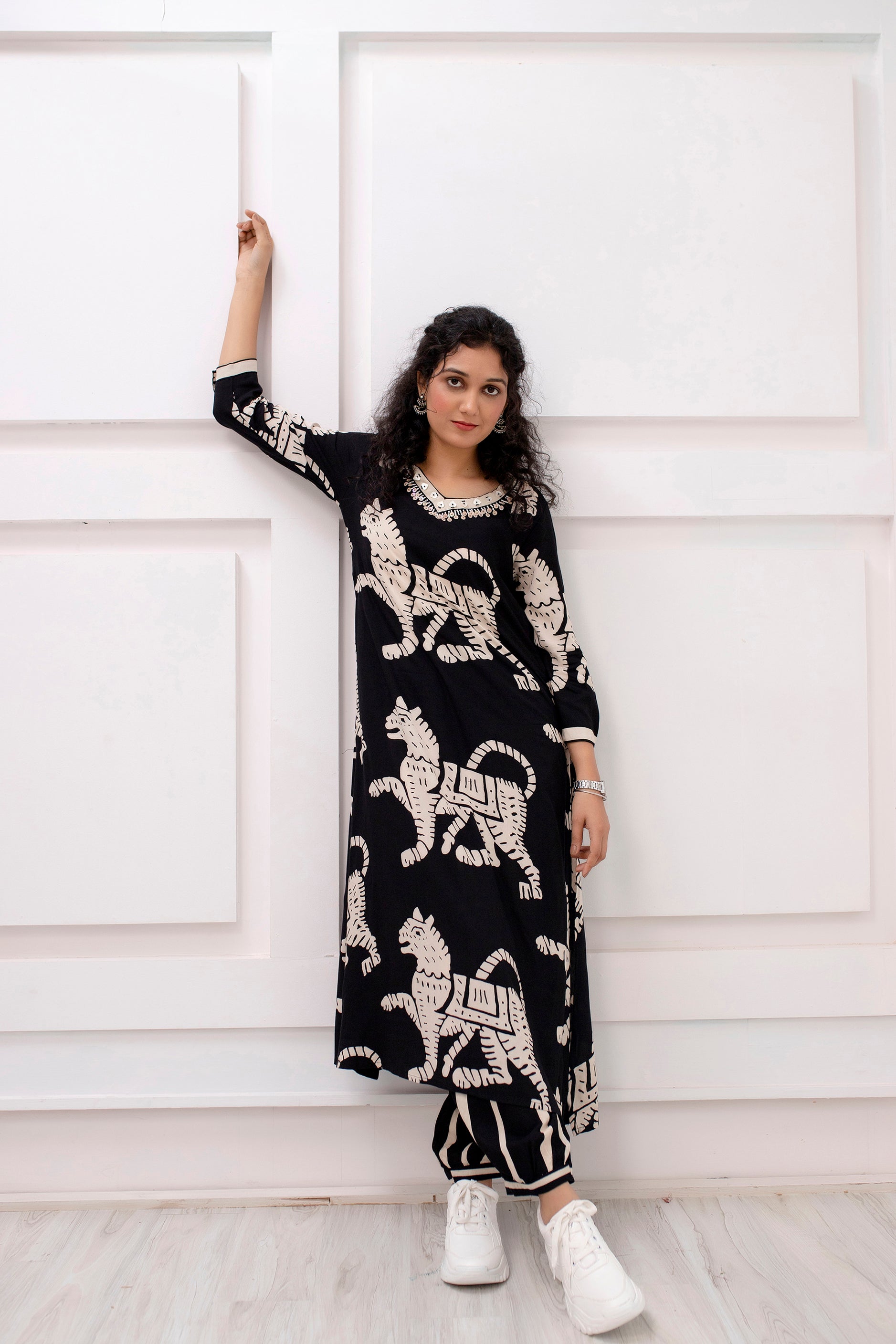 Women's Rayon Black Straight Ethnic Set